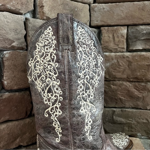 Corral Brown and Cream Embroidered Western Boots - Picture 2 of 16